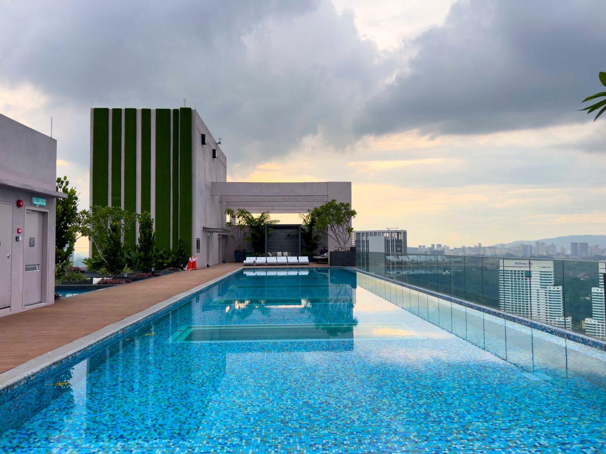 Sky Pool Suites Kl Sentral - Riveria City Kuala Lumpur Exterior photo